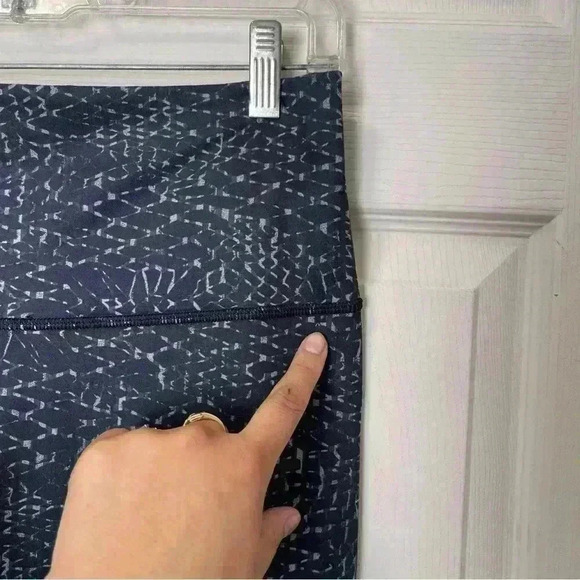 Lululemon True Self Crop II Sz 10 - Picture 8 of 10